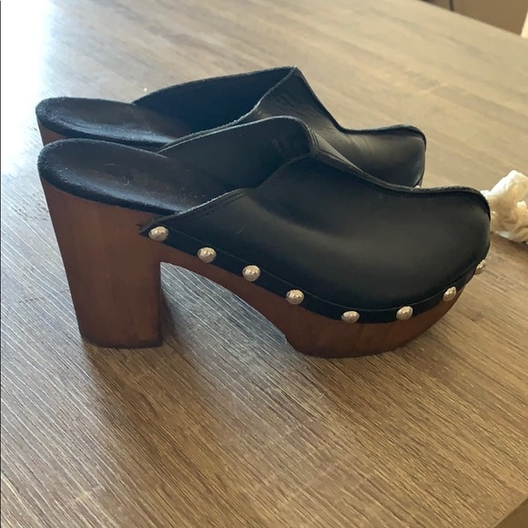 Leather and wood platform heel clogs - Picture 2 of 5